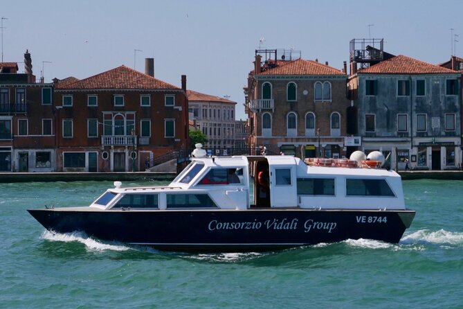 1-hour panoramic tour of Venice by boat - How the four-language narration works for your listening style