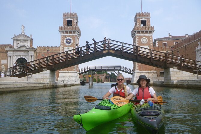 2 Hour Venice Canal Kayak Tour - Premium experience by day - Premium Inclusions: Gear, Tutorial, Photos, and a Souvenir Bottle