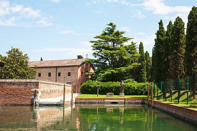 4 hours Private Boat Tour to Murano, Burano with local real guide - Sant Erasmo and the Lagoon Farms, a Different Side of Venice