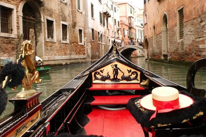 45-Minute or 1-hour Private Gondola Ride from Rialto - Where you meet at Riva del Carbon, and why the St. Mark’s Square zone matters