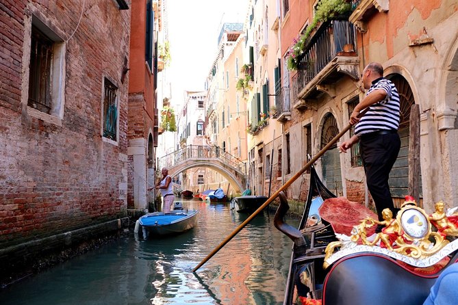 45-Minute or 1-hour Private Gondola Ride from Rialto - Price and value: is $337.34 per group worth it?
