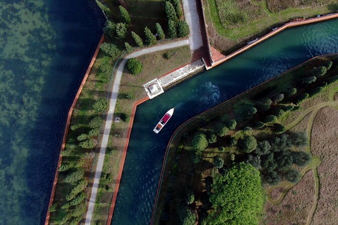 5-Hour Guided Tour of the Magic Islands by Vintage Boat in Venice - Why the lagoon crossing is part of the real experience
