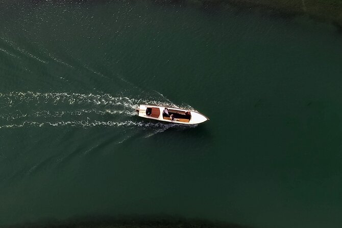 5-Hour Guided Tour of the Magic Islands by Vintage Boat in Venice - Burano’s colors, lace legacy, and the bell tower moment