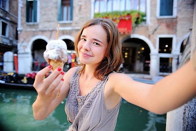 A Sweet Stroll Through Venice: Pastries, Chocolate, and Gelato - Cannaregio by gondola traghetto: the short ride that changes the mood