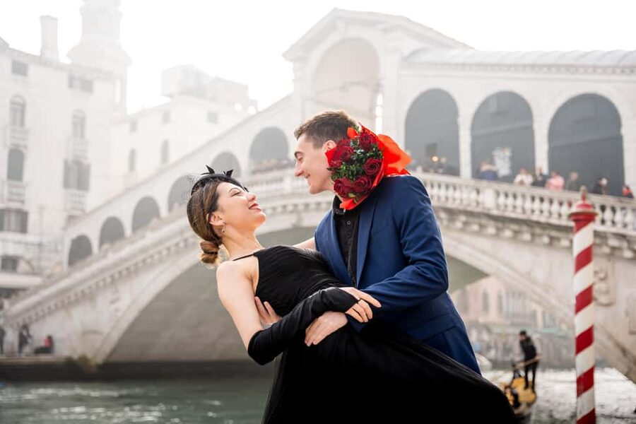 A Unique Photoshoot in Venice - How posing works here, from stiff to natural