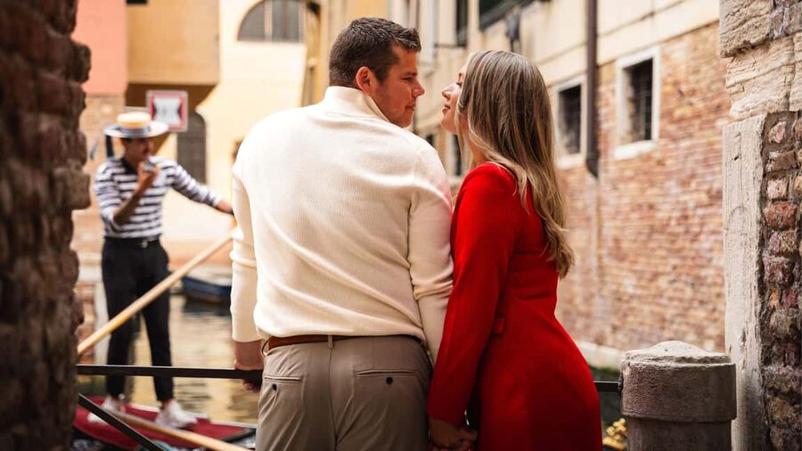 A Unique Photoshoot in Venice - Optional add-ons that change the mood: gondola, Burano, Lido, makeup