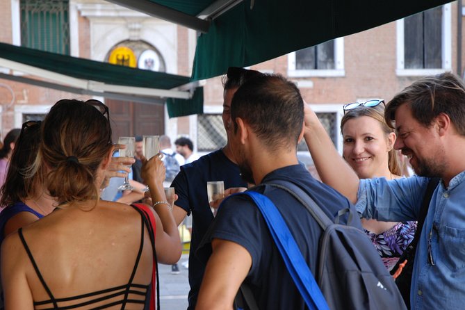 A Venetian Evening: Wine Tasting and Cicchetti with a Local Guide - Dorsoduro Stop: Street-Side Wine Bars, Cicchetti, and Natural Wine