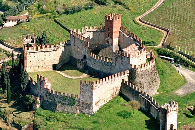 Amarone & Soave Wine Tour with Sommelier – Visit Verona - Soave First: Crisp Whites and a Family-Run Feel