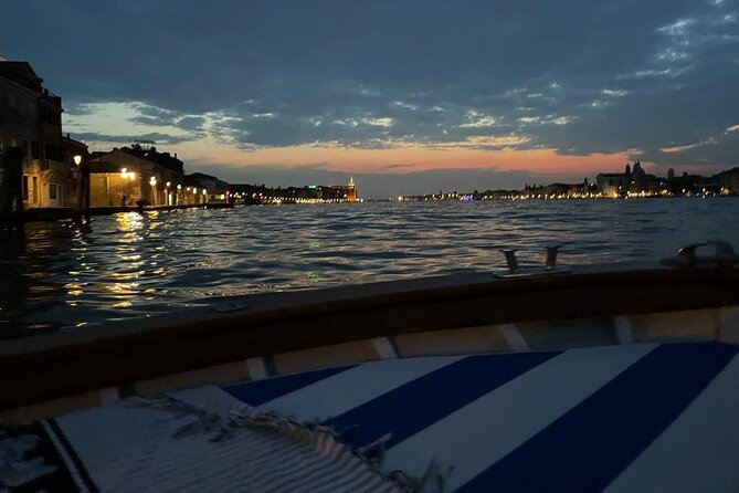 Aperitif at sunset in the Venice lagoon on a private boat. - Why this Venice lagoon sunset feels calmer than the usual viewpoints