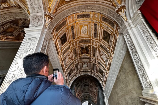 Best Of Venice: Saint Mark's Basilica, Doges Palace with Guide and Gondola Ride - Entering the loop: what this 3.5-hour plan is really for