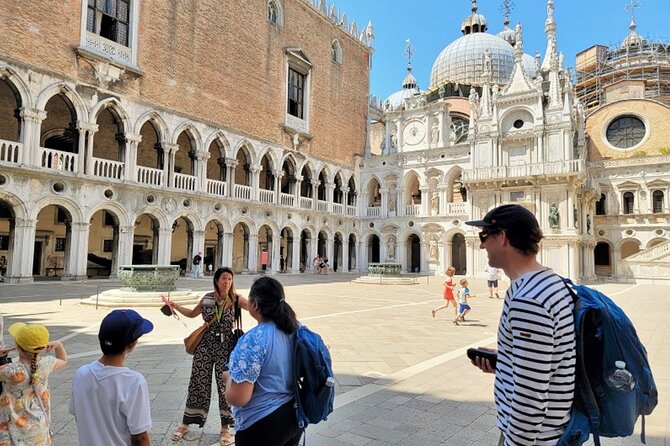 Best Of Venice: Saint Mark's Basilica, Doges Palace with Guide and Gondola Ride - Stop 4: Gondola ride, how it works with up to five per boat