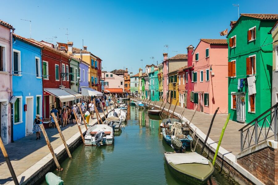 Boat Trip: Glimpse of Murano, Torcello & Burano Islands - Burano: lace, painted houses, and what to do with 40 minutes