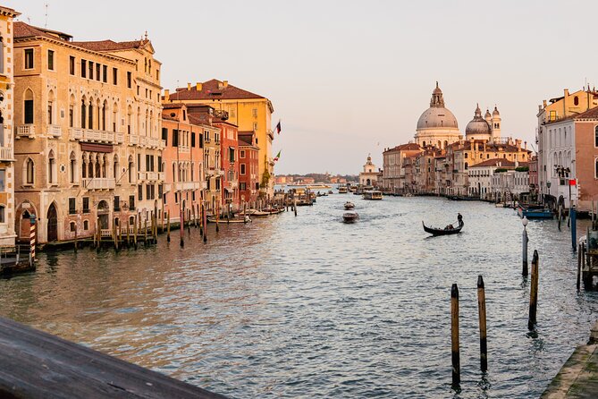 Cinematic Photoshoot in Venice: Capture Venice Hidden Gems - Lighting matters, especially if you’re shooting late