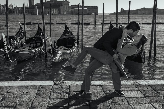 Cinematic Photoshoot in Venice: Capture Venice Hidden Gems - Accessibility and getting around in Venice