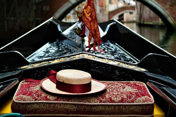 Classic 30-Minute Gondola Ride in Venice - What to wear and bring for a comfortable gondola ride