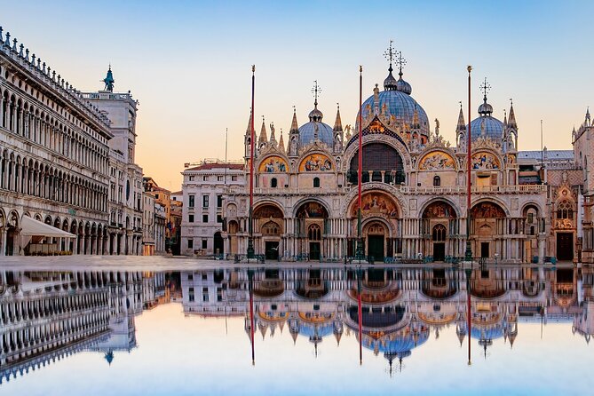 Doge’s Palace Tour, Prisons, Bridge of Sighs & Gondola Ride - Entering Doge’s Palace: Venetian Gothic, power, and prisons context