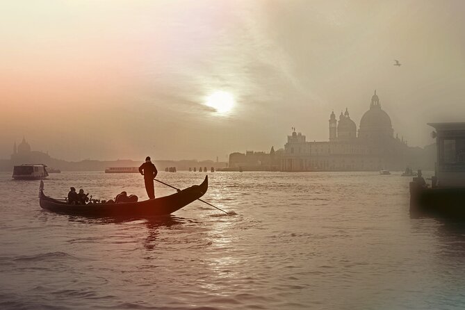 Enchanting Venice: Private Gondola Experience - Privacy, gondolier style, and why “no commentary” changes everything