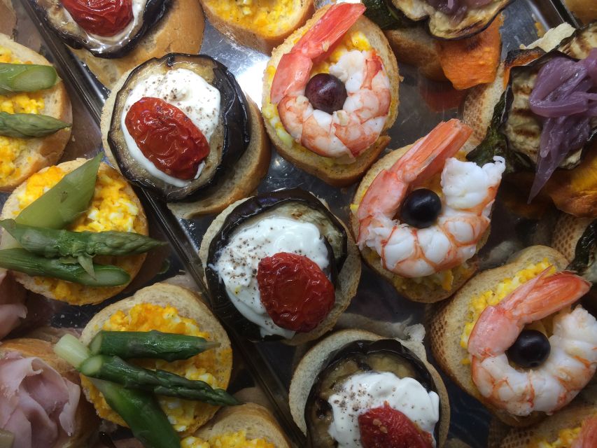 Evening in Venice with a local: food and wine tasting tour - Pairing food with wine: five regional tastings across the evening