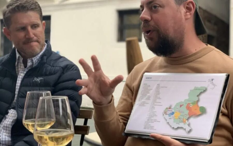 Evening in Venice with a local: food and wine tasting tour - Your first sip: a prosecco toast that sets the tone
