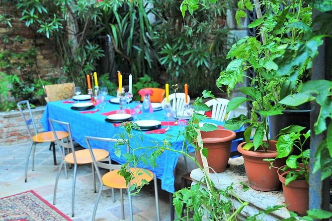 Experience A Traditional Sailor’s Supper In The Venetian Lagoon - Eating in a local home, what to expect beyond the food