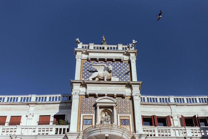 Family Friendly Venice Private City Tour - Libreria Acqua Alta: the bookshop with cats and playful chaos