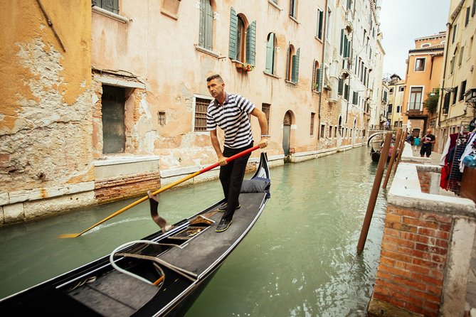 Family Friendly Venice Private City Tour - Snacks, games, and the small moments that keep kids on board