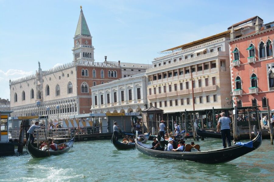 From Lake Garda: Full-Day Guided Group Tour of Venice - St. Mark’s Square Walking Tour With Headphones (and When They Are Not On)