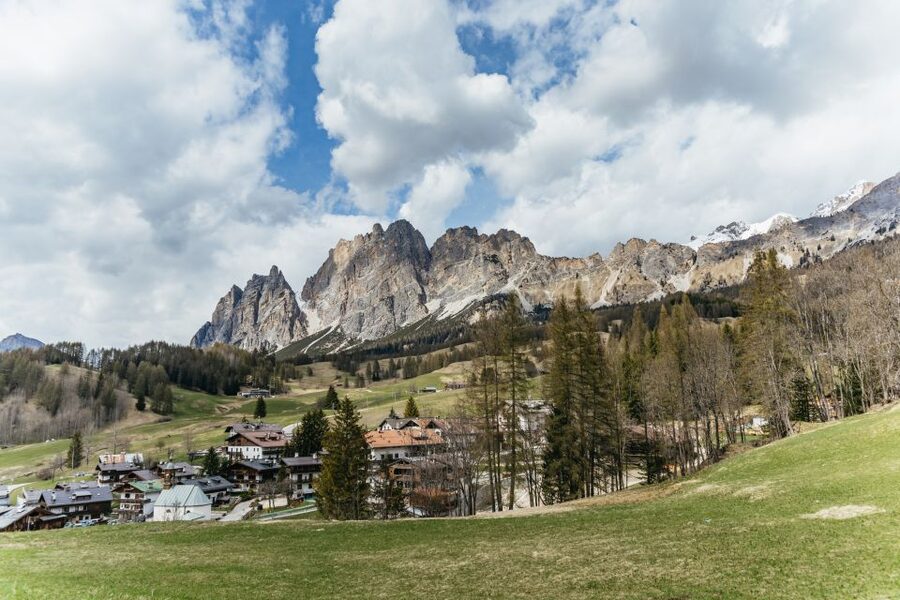 From Venice: Cortina and Dolomites Mountains Day Trip - Lake Misurina: the stroll stop that makes the day worth it