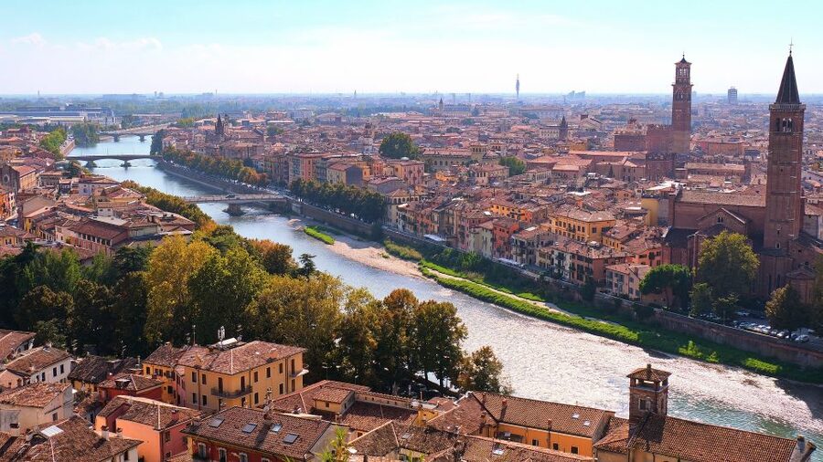 From Venice: Day Trip to Verona by Train with Guided Tour - The key stops: Ponte Pietra, Piazza Bra, the Arena area, and more