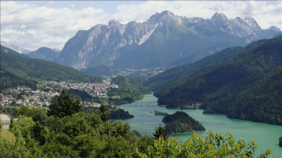 From Venice: Dolomites, Lake Misurina, and Cortina Day Trip - Cortina D’Ampezzo: a smart one-hour stroll and photo break