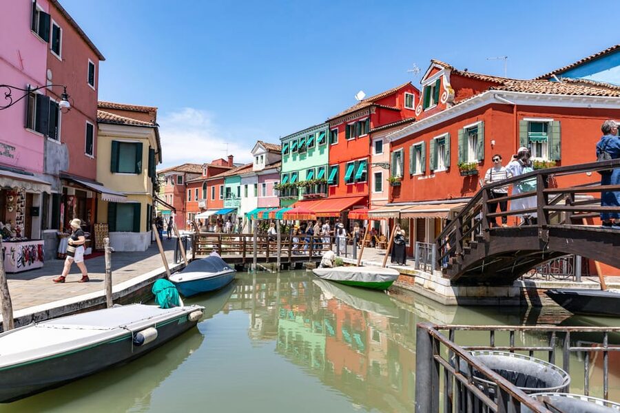 Full-day boat tour to Murano Burano Torcello from Chioggia - Burano: colorful houses, lace tradition, and a smart lunch option