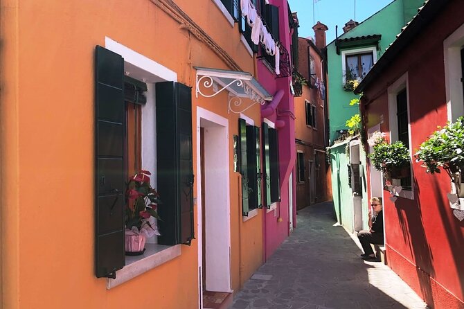 Full-day excursion to Murano, Burano and Torcello from Venice Train Station - Checking in by KFC and timing your day at 10:15