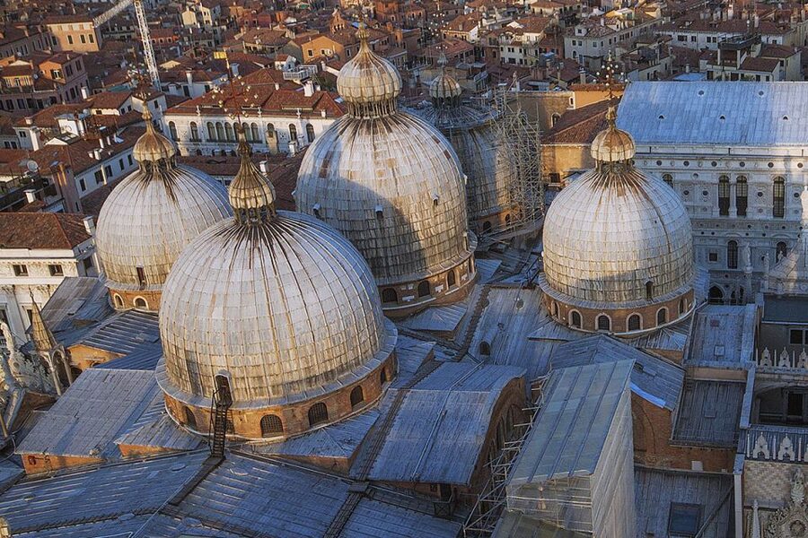 Full Venice Walking Tour: Doge's Palace and St. Mark's - Calli and campos: the Venice you actually remember