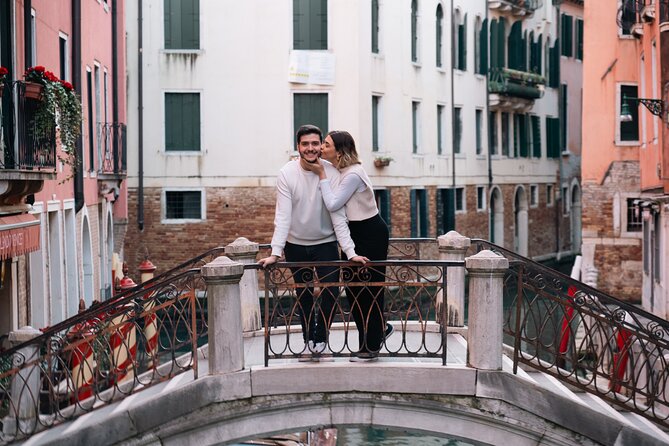 Glam photoshoot in hidden Venice! (up to 4) - Bridge of Sighs for that alley-to-bridge photo moment