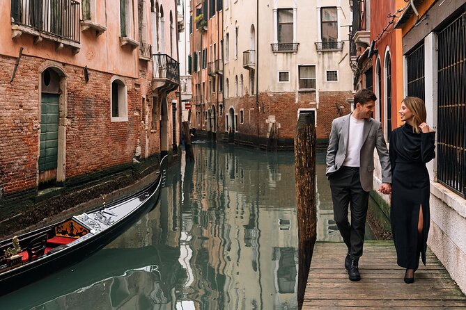 Glam photoshoot in hidden Venice! (up to 4) - Two quieter stops on the way to Rialto