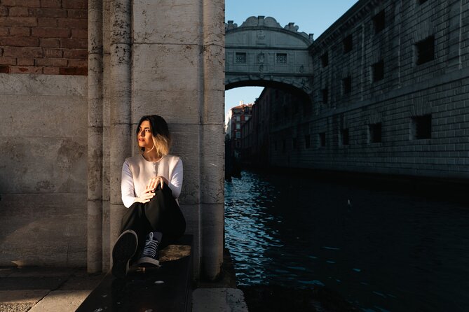 Glam photoshoot in hidden Venice! (up to 4) - Ponte di Rialto: ending with the classic postcard