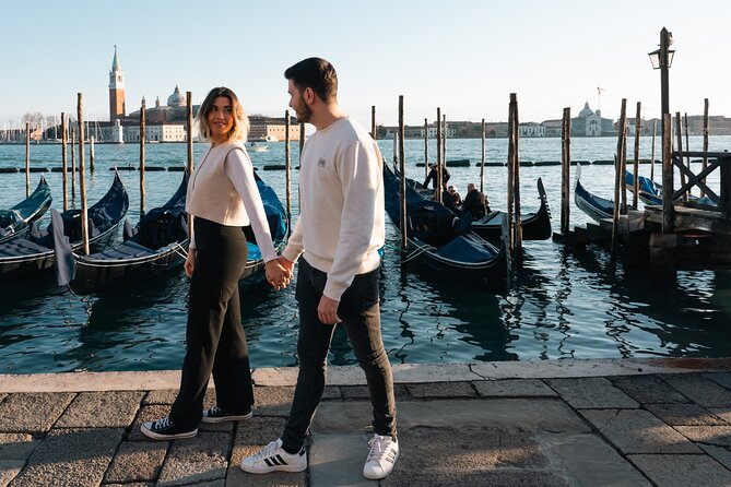Glam photoshoot in hidden Venice! (up to 4) - Forty edited photos: what to expect and how to use them