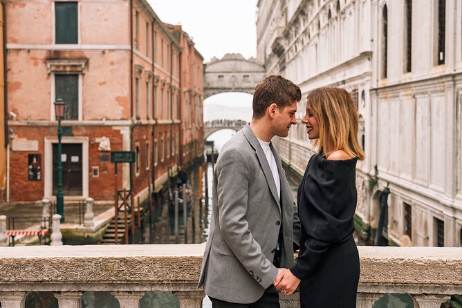 Glam photoshoot in hidden Venice! (up to 4) - Private and personal, especially for couples and camera-shy moments
