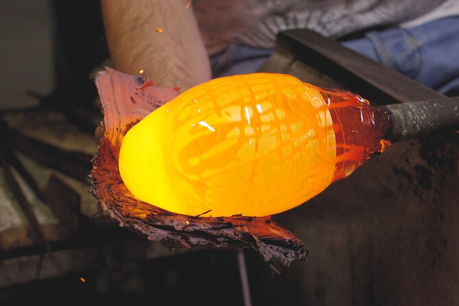 Glass Blowing Experience with Glass Master - Your turn to blow: what you can control, and what you can’t