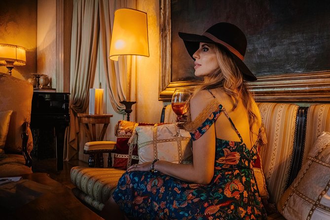 Gondola Ride and Aperitif in a Venetian Palace - Guide, Language, and the Small-Group Advantage