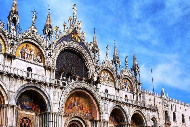 Gondola Ride and St Mark's Basilica Tour - Teatro La Fenice from the water: how the 3:00 pm gondola works