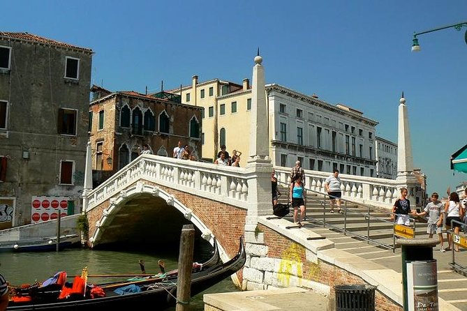 Guided Tour of the Jewish Ghetto in Venice with Cannaregio & Synagogues Visit - How private really works on a guided Venice ghetto walk