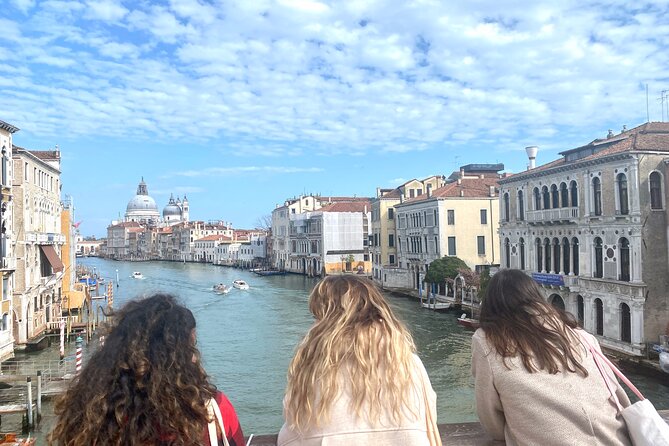 Guided Venice Street Food Tour and City Sightseeing - Seeing Campo San Bartolomeo, Campo San Polo, and Frari While You Eat