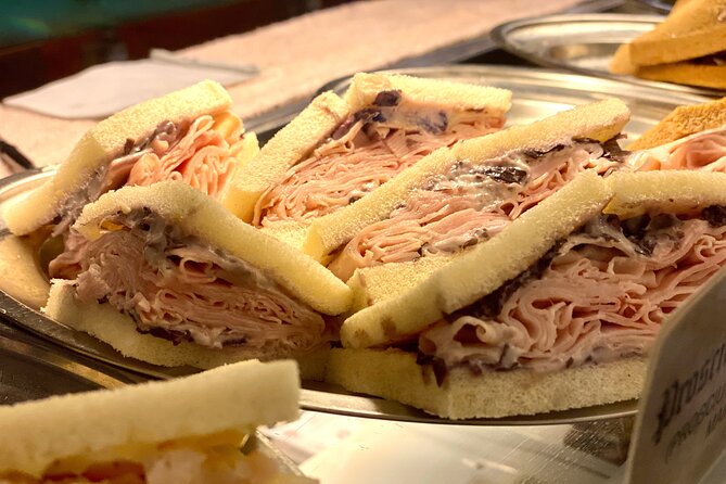 Guided Venice Street Food Tour and City Sightseeing - Sweet Bites, Traditional Cakes, and Buranelli Biscuits