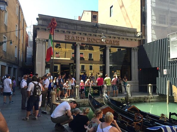 Hard Rock Cafe Venice with Set Lunch or Dinner - Getting to the meeting point and using priority seating