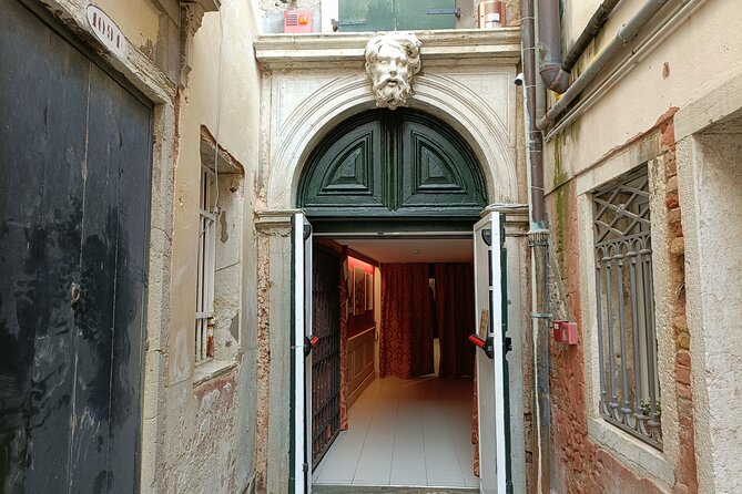 History Gallery: Venice in the Past 3D Experience - The wooden gondola puzzle keepsake, and how to use it back home