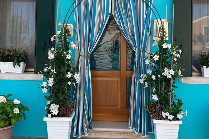 Islands Tour with a real local! - Burano: Lace, Color, and Crafts You Will Not See in Venice