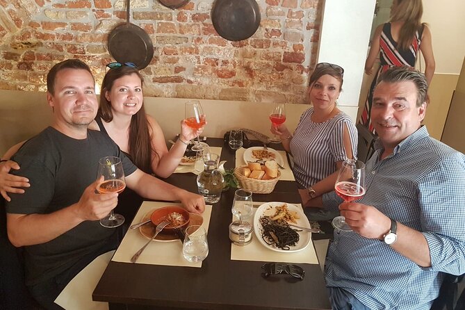 Jewish Ghetto and Cannaregio Food Tour in Venice - How the guide turns snacks into history and neighborhood context