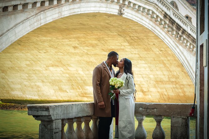 Luxurious Photoshoot in Venice - What you really get for $362.81 per group (up to 5)