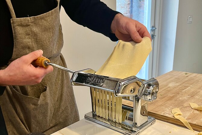 Market Tour and Cooking Class with a Local Venetian Chef - Atelier Cuisine Venice kitchen: what the hands-on format feels like